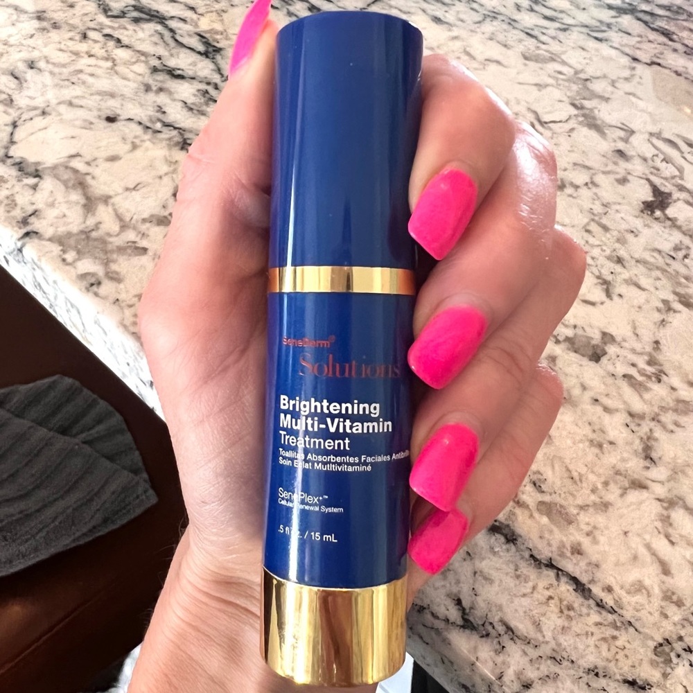 Senegence Senderm Solutions Brightening multi vitamin treatment.